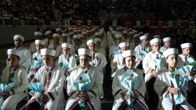 Erzincan’da Kur’an kurslarında Kur’an-ı Kerim’i ezberleyen 75 erkek, 88’i kız