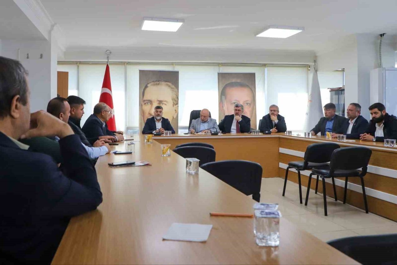 Afyonkarahisar’da mahalle muhtarları talep ve şikayetlerini AK Parti Milletvekilleri ile