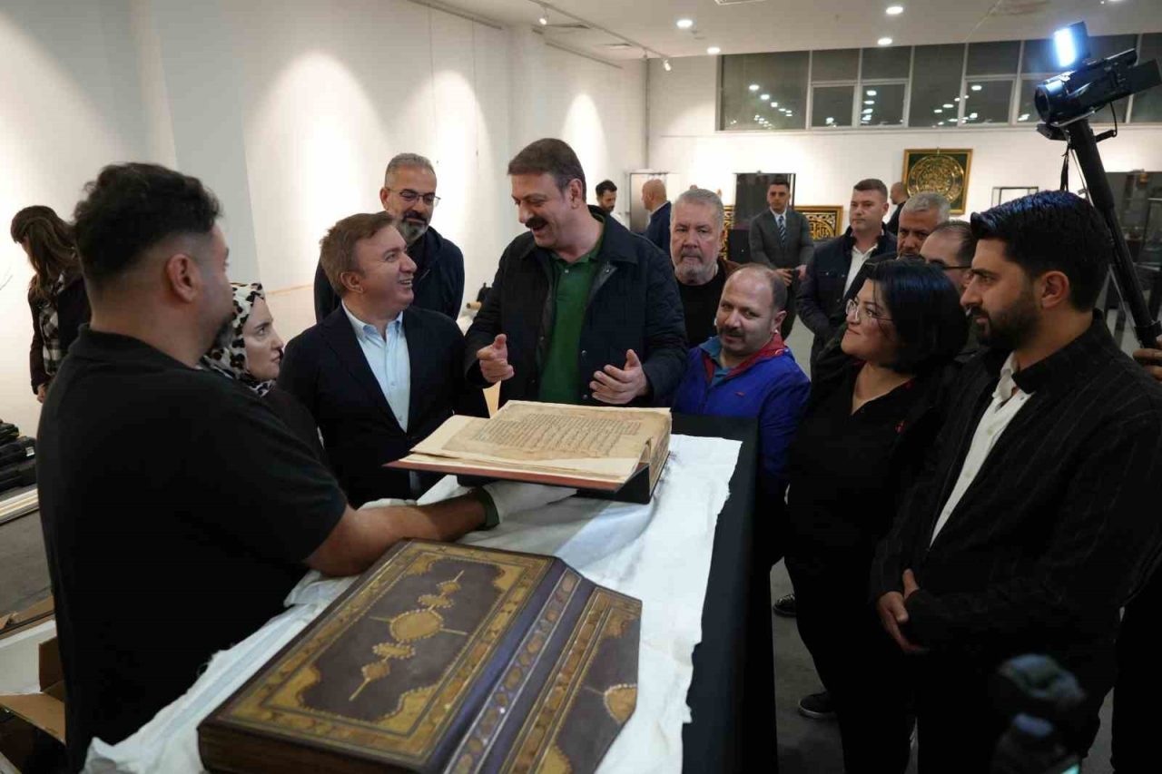 Erzincan’da Kabe örtüleri, Sakal-ı Şerif, Kadem-i Şerif gibi kutsal emanetlerin