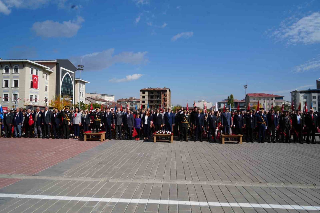 Muş’ta 29 Ekim Cumhuriyet Bayramı düzenlenen törenle kutlandı. Kutlamalar, Muş