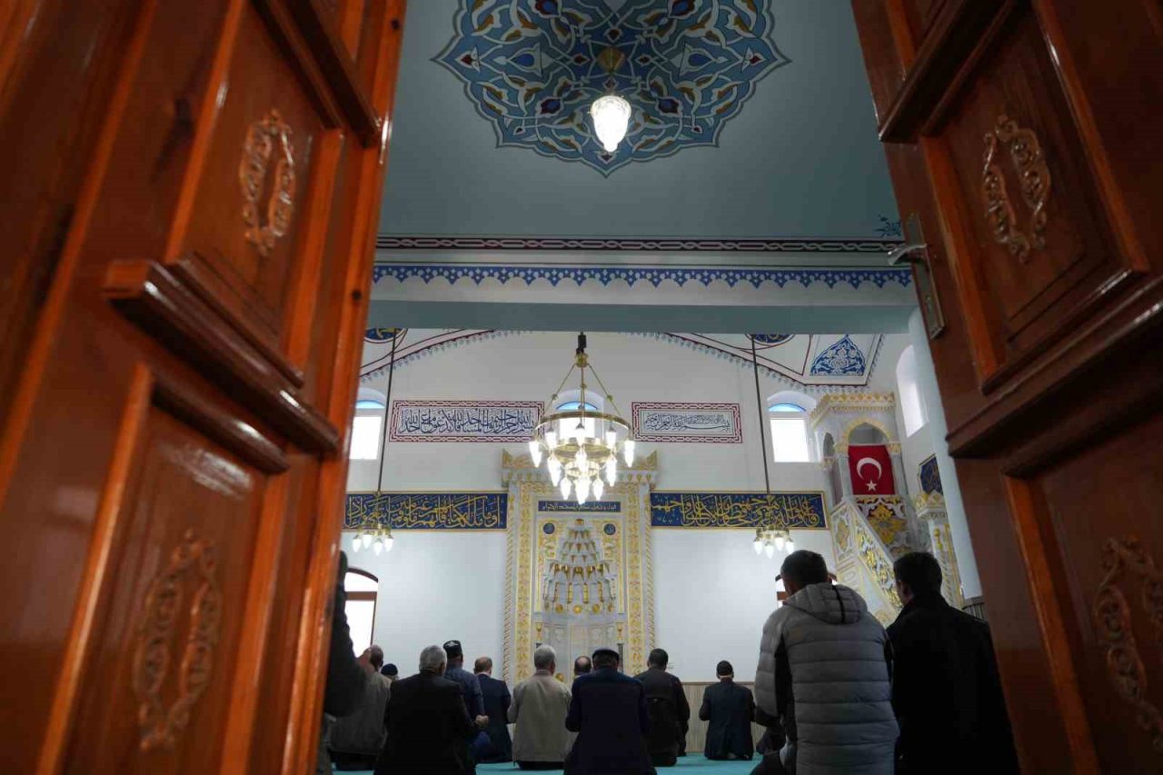 Bayburt’un Velişaban Mahallesi’nde yarım asır önce inşa edilen Velişaban Camii,
