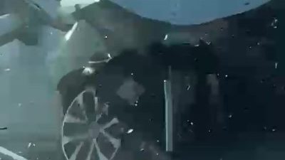 Kocaeli’de trafikte tehlikeli hareketler yaparak, içerisinde bebek ve çocuğun bulunduğu