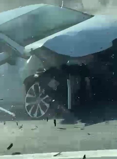 Kocaeli’de trafikte tehlikeli hareketler yaparak, içerisinde bebek ve çocuğun bulunduğu