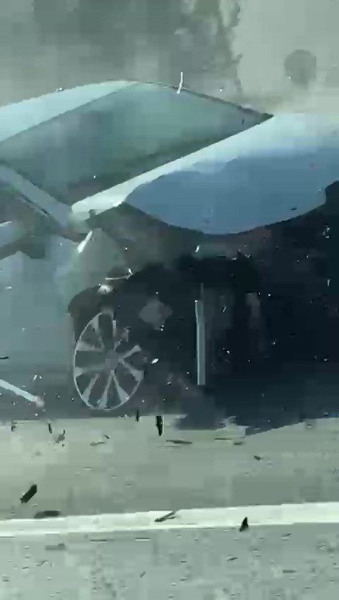 Kocaeli’de trafikte tehlikeli hareketler yaparak, içerisinde bebek ve çocuğun bulunduğu