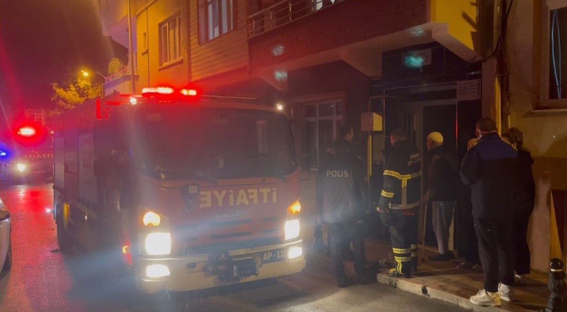 Sinop’ta ocakta unutulan yemek nedeniyle bir evin mutfağında yangın çıktı.