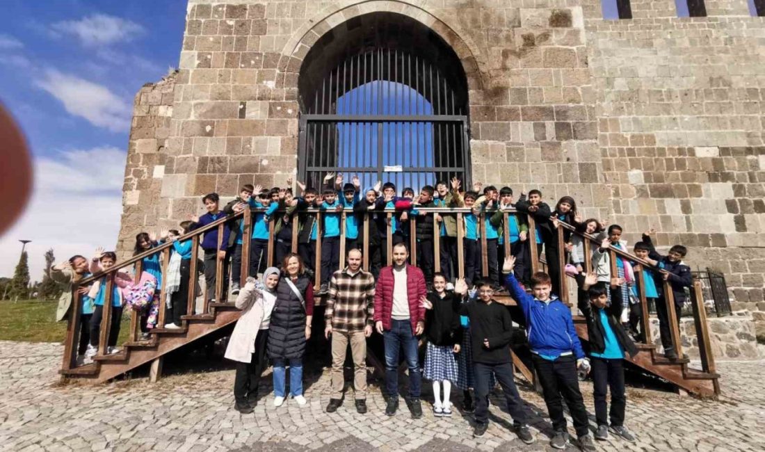 Erzurum Necip Fazıl Kısakürek İmam Hatip Ortaokulu öğrencilerine tarih ve