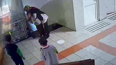 Erzurum’da bir okulda öğretmen, uyguladığı Heimlich manevrası ile nefes borusuna