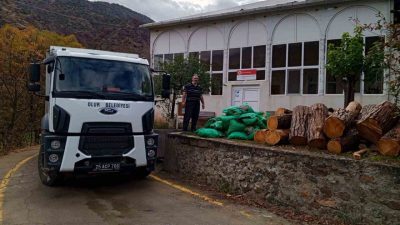 Erzurum’un Olur ilçesinde, camilerin kışlık yakacak ihtiyacı bu yıl da