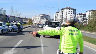 Ordu’da polis ekipleri tarafından trafik kazalarını azaltmaya yönelik yapılan denetimlerde