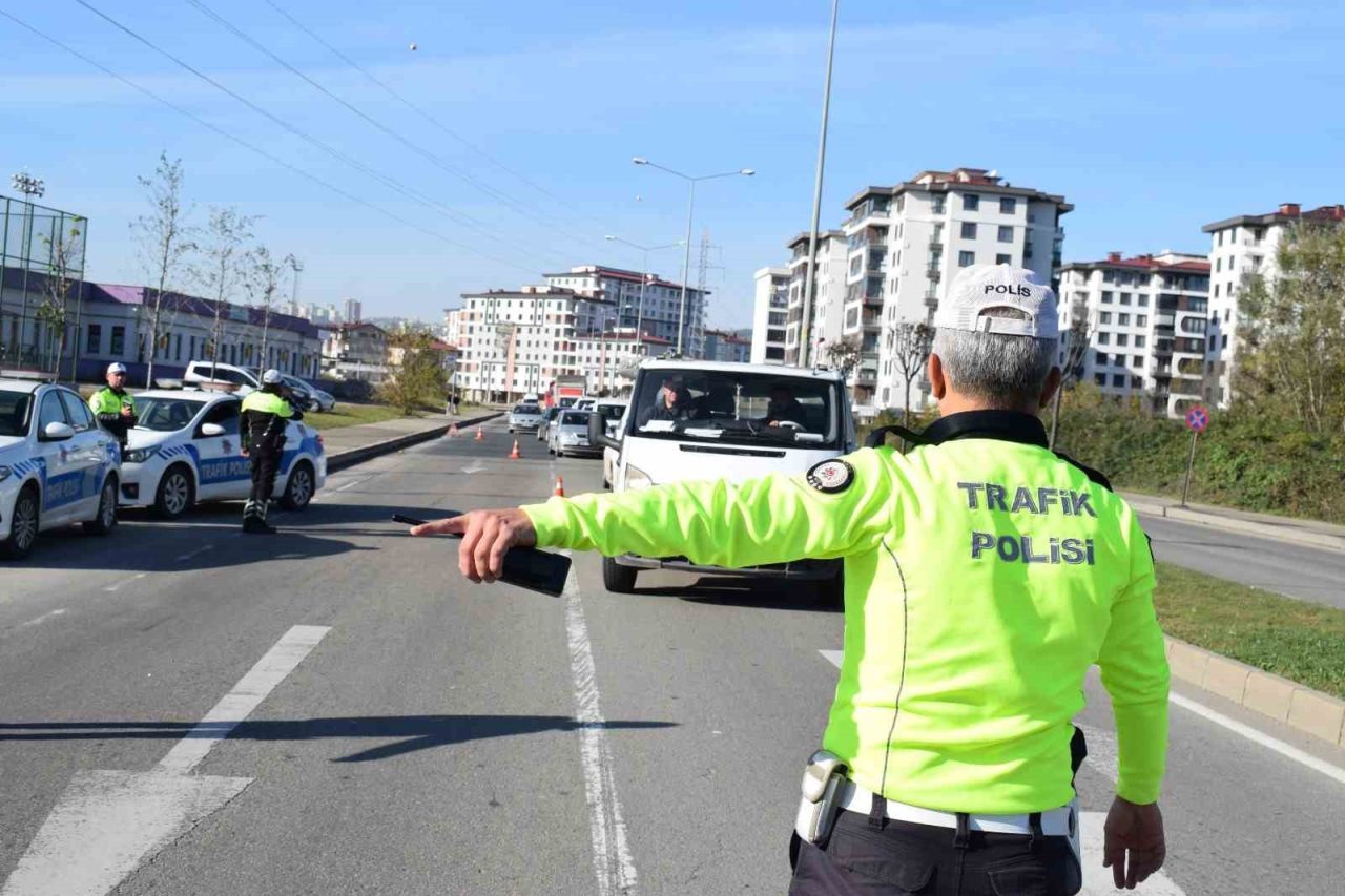 Ordu’da polis ekipleri tarafından trafik kazalarını azaltmaya yönelik yapılan denetimlerde