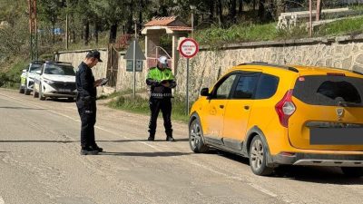Ordu’da polis ekipleri tarafından trafik kazalarını azaltmaya yönelik yapılan denetimlerde