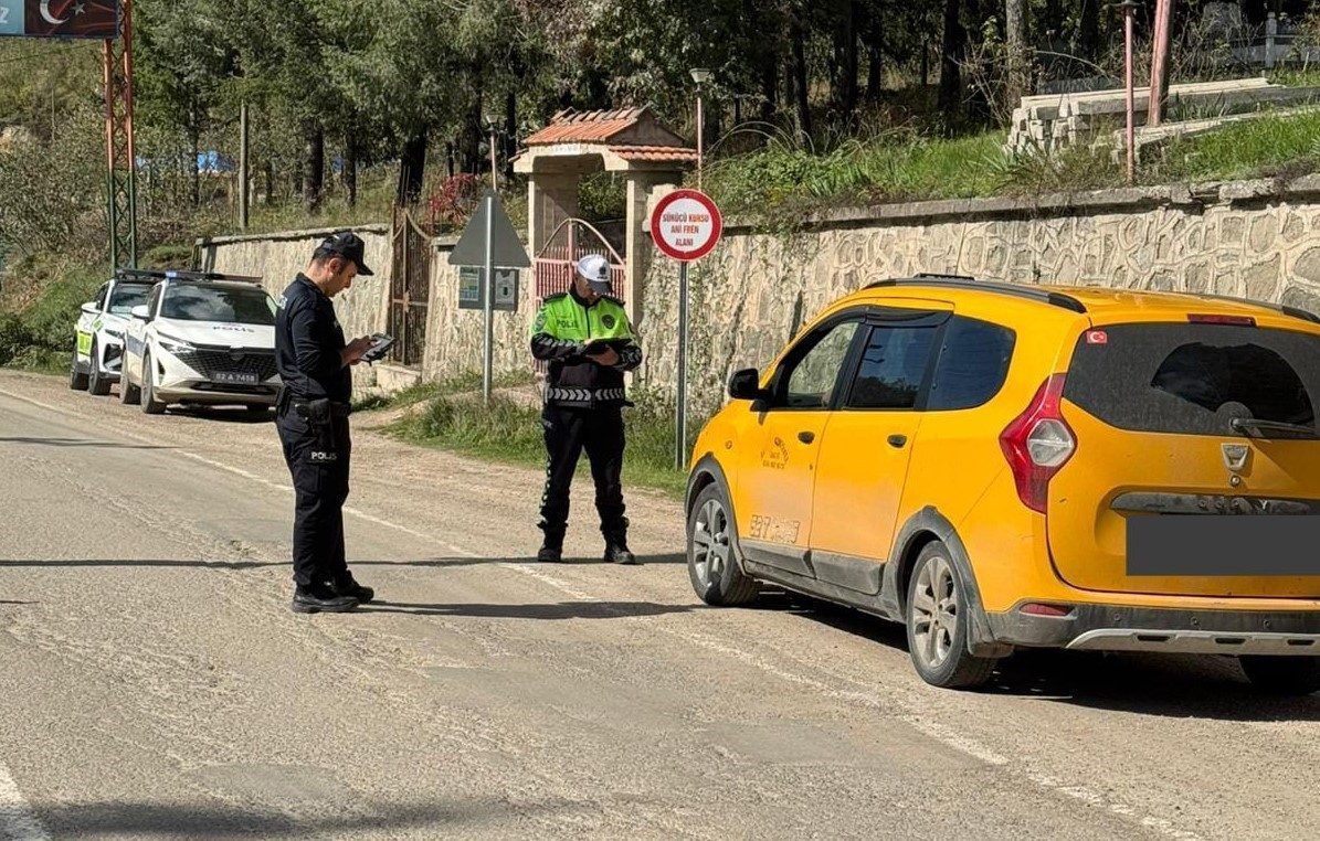 Ordu’da polis ekipleri tarafından trafik kazalarını azaltmaya yönelik yapılan denetimlerde