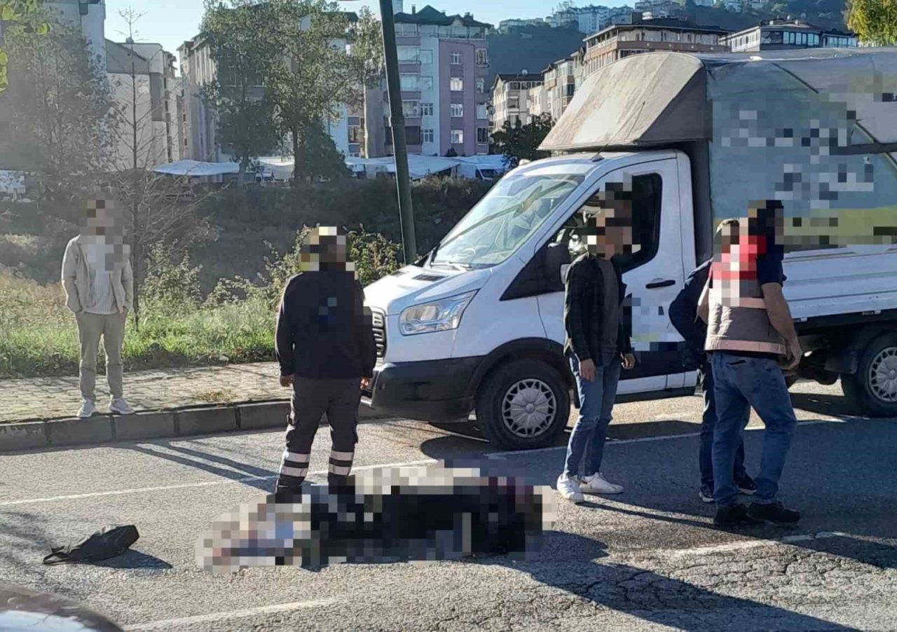 Ordu’nun Fatsa ilçesinde kamyonun çarptığı kadın, kaldırıldığı hastanede hayatını kaybetti.
