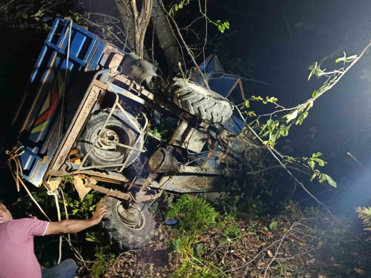 Ordu’nun Ünye ilçesinde fındık odunu çekerken kontrolünü kaybettiği ’patpat’ olarak