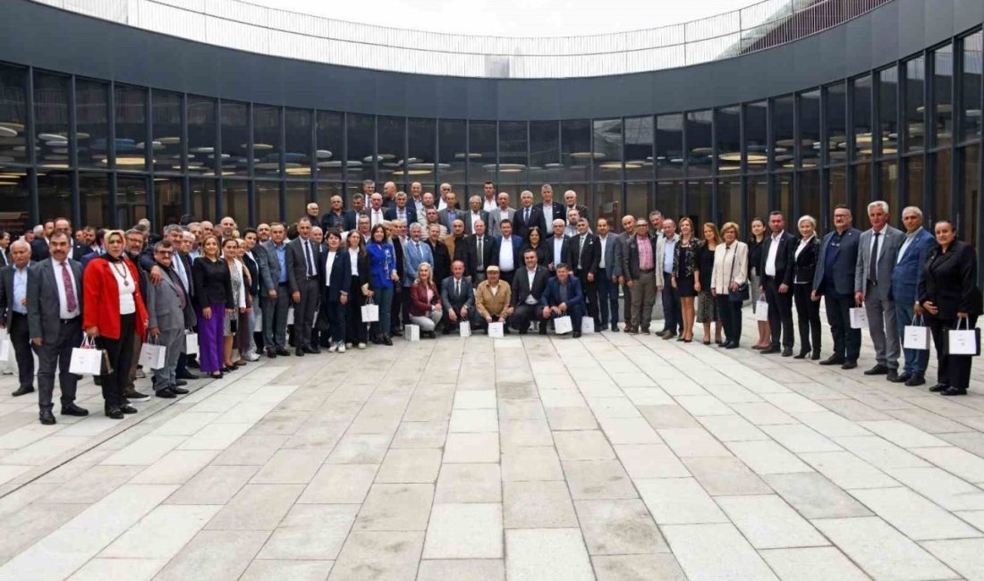 Bursa Osmangazi’de Muhtarlar Günü buluşması gerçekleşti. Osmangazi Belediye Başkanı Erkan