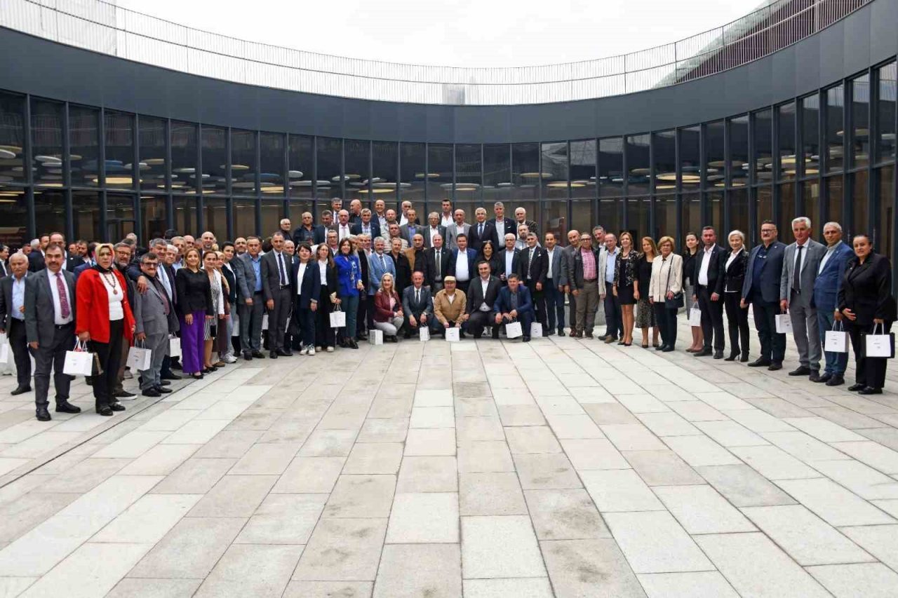 Bursa Osmangazi’de Muhtarlar Günü buluşması gerçekleşti. Osmangazi Belediye Başkanı Erkan