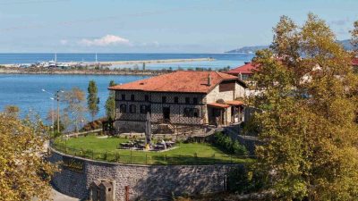 Trabzon’da 1840’lı yıllarda Hacıyakupoğlu Ahmet Ağa tarafından inşa edilen ve