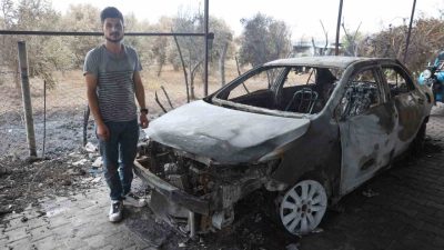 Hatay’ın Reyhanlı ilçesinde otluk alanda çıkıp samanlığa sıçrayan yangında, depremzede
