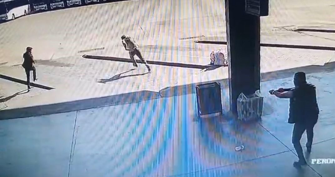 Kocaeli’nin İzmit ilçesinde otogarda beylik tabancasıyla etrafa rastgele ateş açan