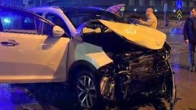 Erzurum’un Palandöken ilçesinde otomobil ile halk otobüsünün çarpıştığı kazada bir