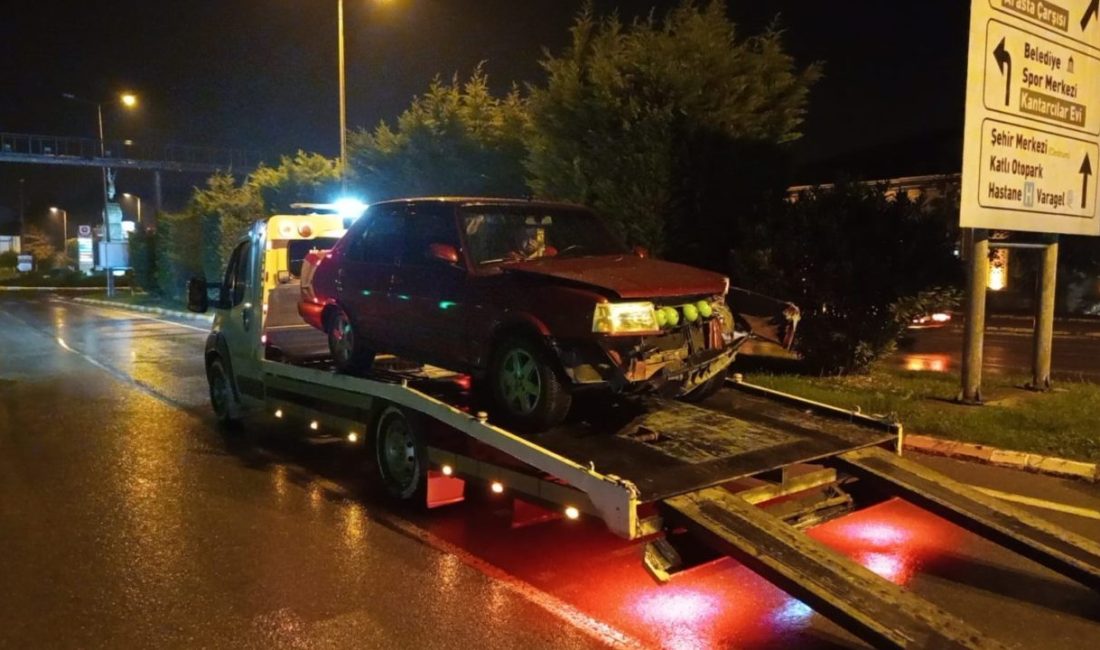 Zonguldak’ın Çaycuma ilçesinde kontrolden çıkan otomobil köprünün korkuluklarına çarptı. Kaza