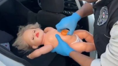 Erzincan’da durdurulan araçta narkotik köpeği destekli yapılan aramada oyuncak bebeğin