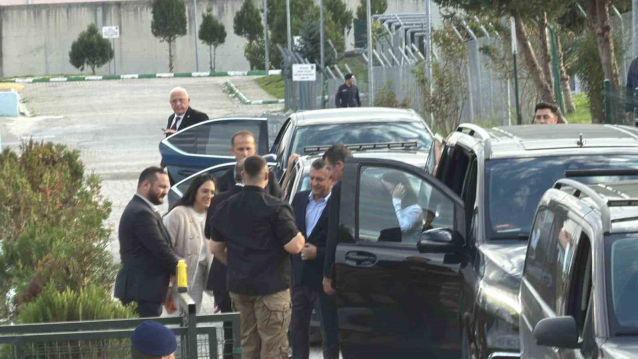 Cumhuriyet Halk Partisi (CHP) Genel Başkanı Özgür Özel, Düzce’deki cezaevinde