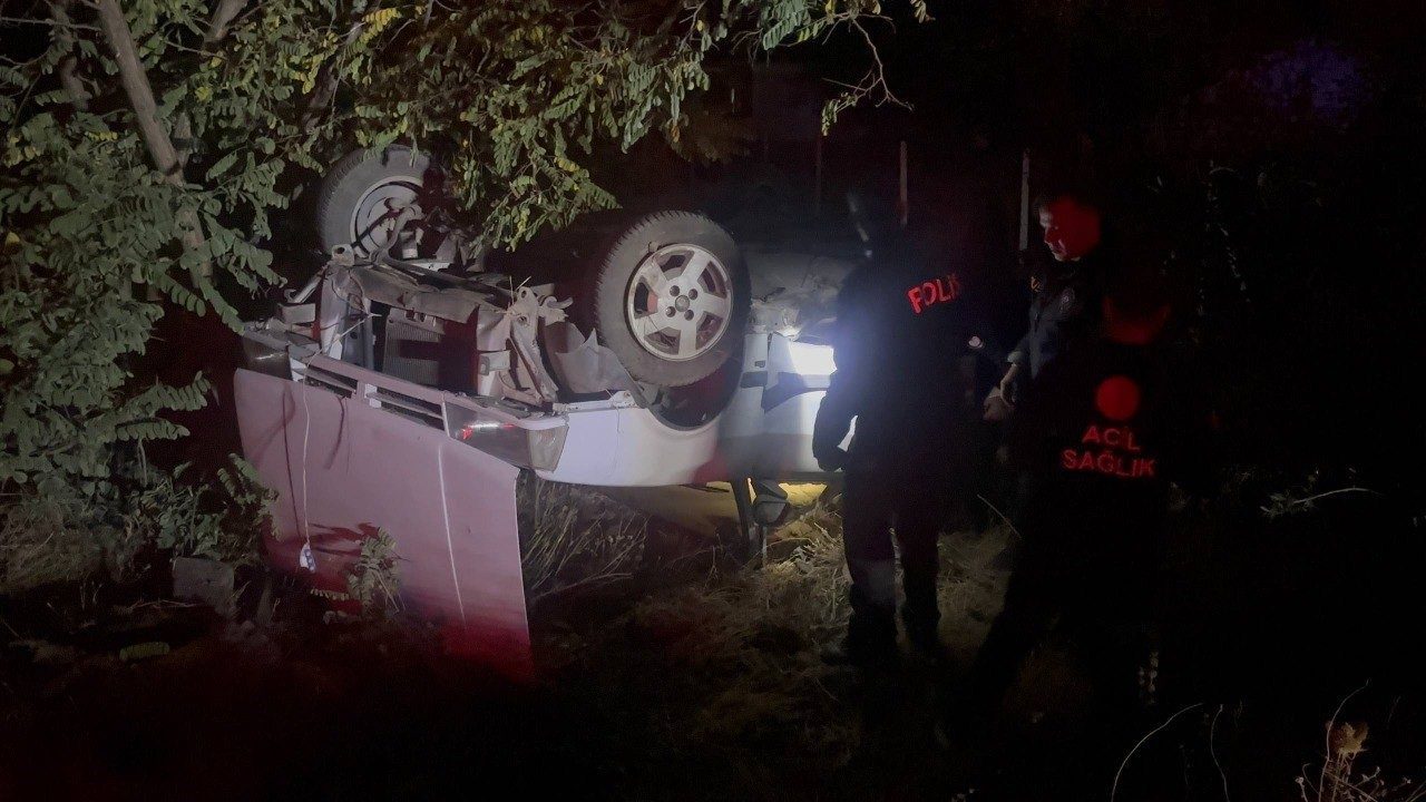 Erzincan’da polisin ‘dur’ ikazına uymayarak çevirmeden kaçan otomobil kovalamaca yaşanırken
