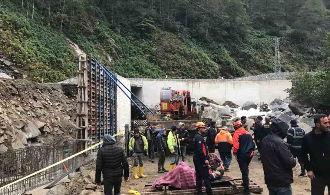 Rize’nin Çamlıhemşin ilçesinde dere ıslahı çalışmalarında kalıbın aniden çökmesi sonucu