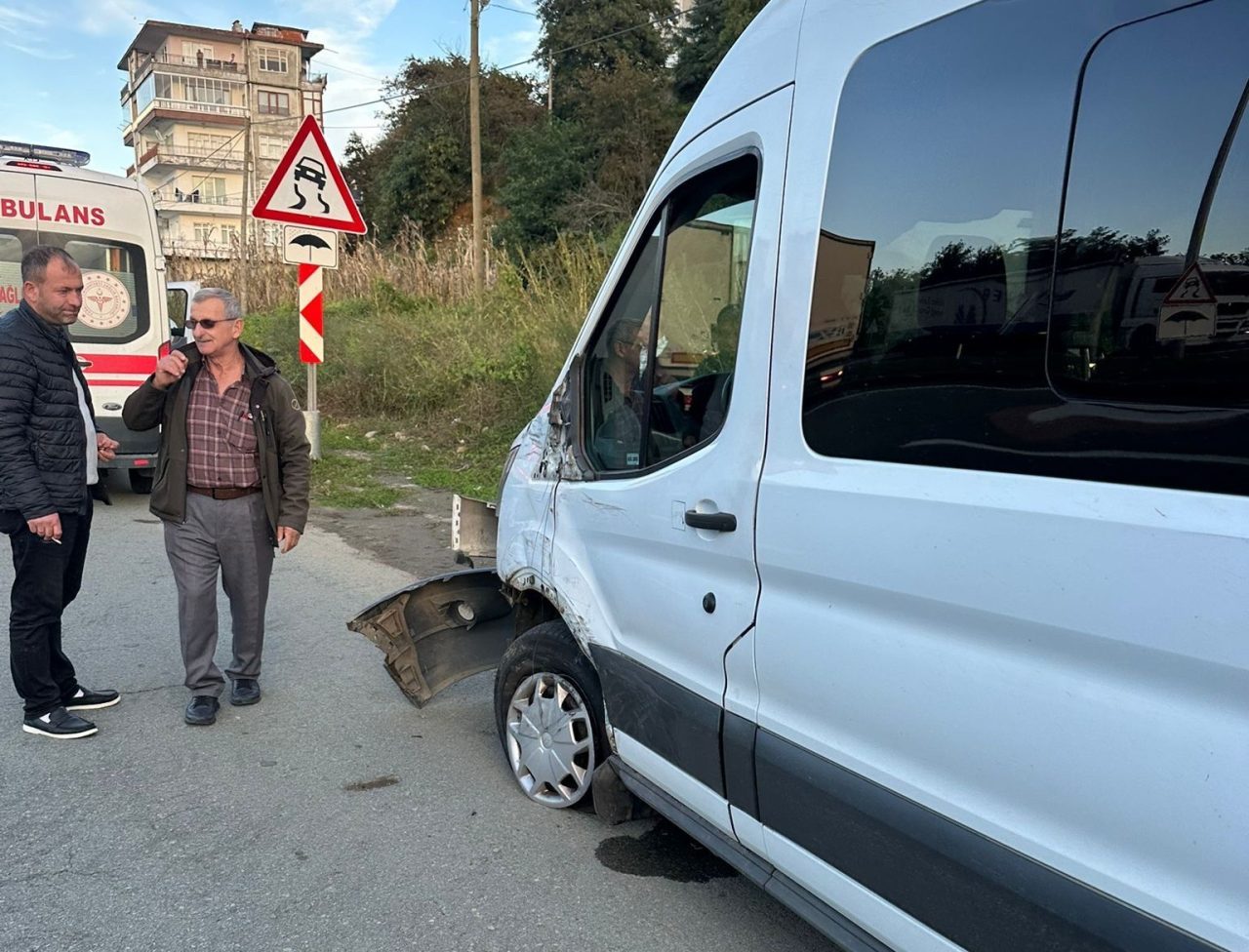 Rize’nde meydana gelen trafik kazasında, Turizm Meslek Lisesi öğrencilerini taşıyan