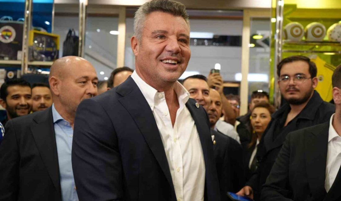 Fenerbahçe Başkanı Sadettin Saran, Gaziantep’te Fenerium mağazası ziyareti sırasında bir