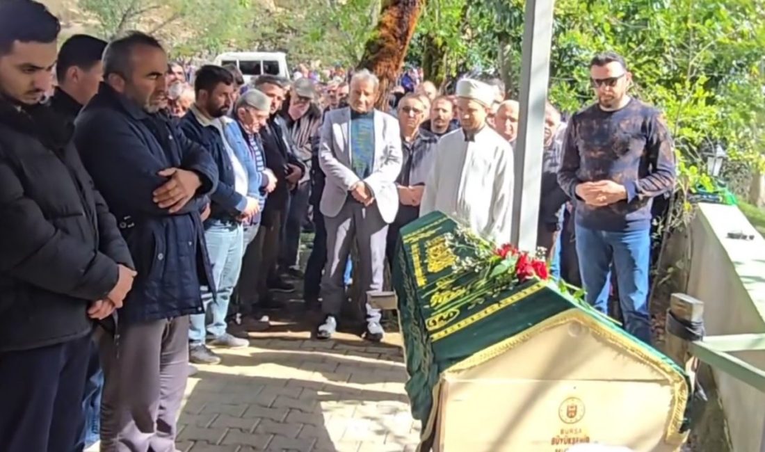 Bursa’nın Gemlik ilçesinde sahne aldığı sırada kalp krizi geçiren Giresunlu