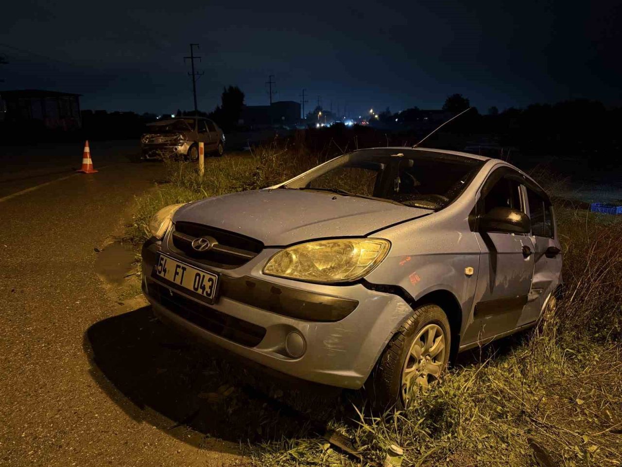 Sakarya’nın Erenler ilçesinde iki otomobilin çarpışması neticesinde meydana gelen kazada
