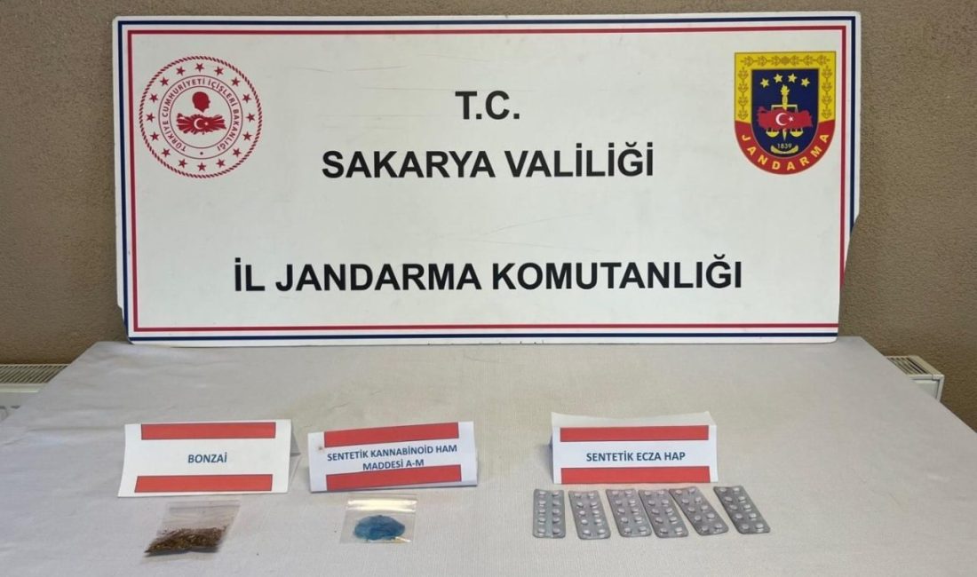 Sakarya’nın Serdivan ilçesinde jandarma ekiplerince gerçekleştirilen uyuşturucu ve kaçakçılık operasyonunda