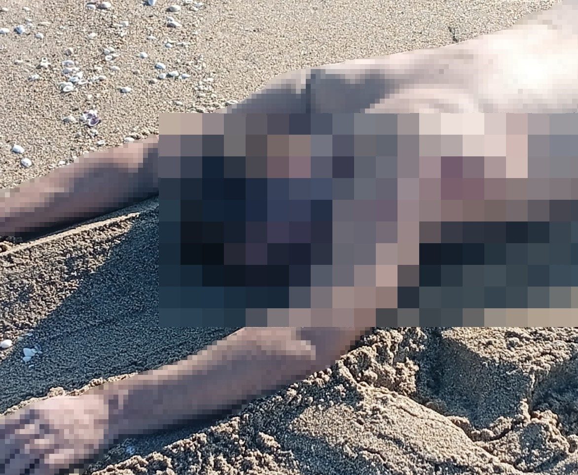 Sakarya’nın Karasu ilçesinde sahilde çıplak erkek cesedi bulundu. Denizköy Mahallesi’nde
