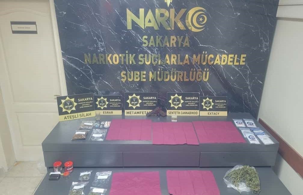 Sakarya’nın Adapazarı, Akyazı ve Hendek ilçelerinde düzenlenen 3 ayrı uyuşturucu