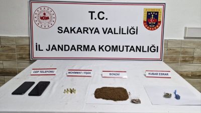 Sakarya’da jandarma ekiplerince düzenlenen uyuşturucu operasyonlarında yakalanan iki şahıs tutuklanarak