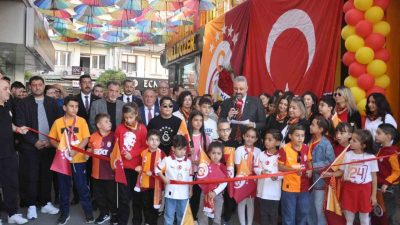 Manisa’nın Salihli ilçesinde Galatasaray Taraftarlar Derneği’nin hizmet binasının açılışı gerçekleştirdi.