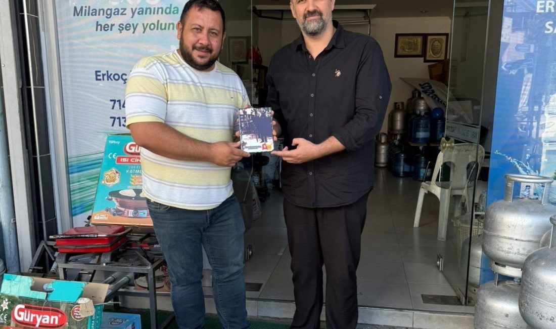 Manisa’nın Salihli ilçesindeki Galatasaray Taraftarları Derneği, öğrencilere burs verme geleneğini