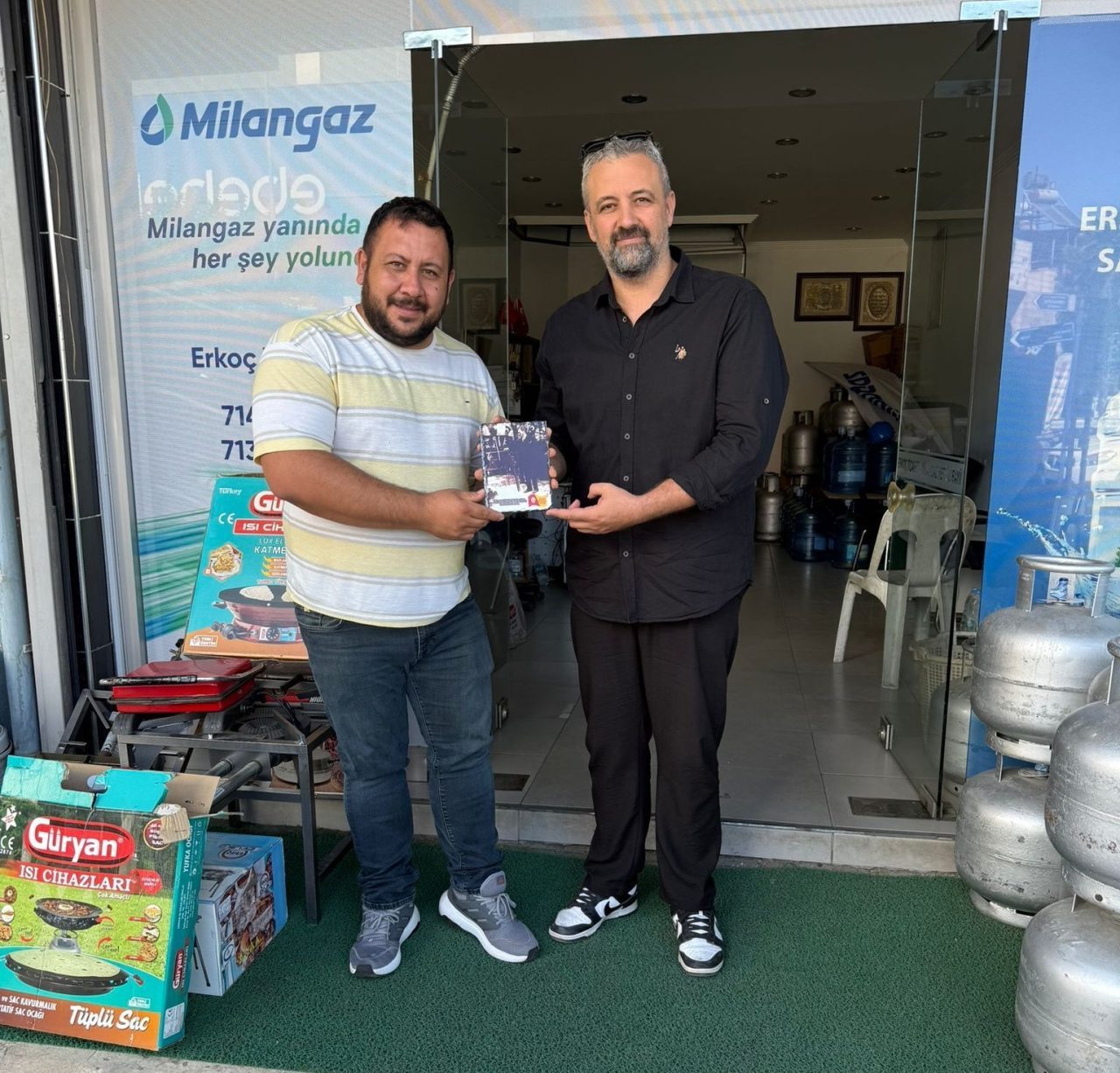 Manisa’nın Salihli ilçesindeki Galatasaray Taraftarları Derneği, öğrencilere burs verme geleneğini