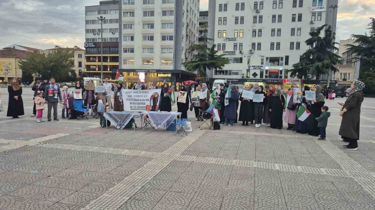 Samsun’da vatandaşlar Gazze’ye insani yardım taşıyan Küresel Sumud Filosu’na destek