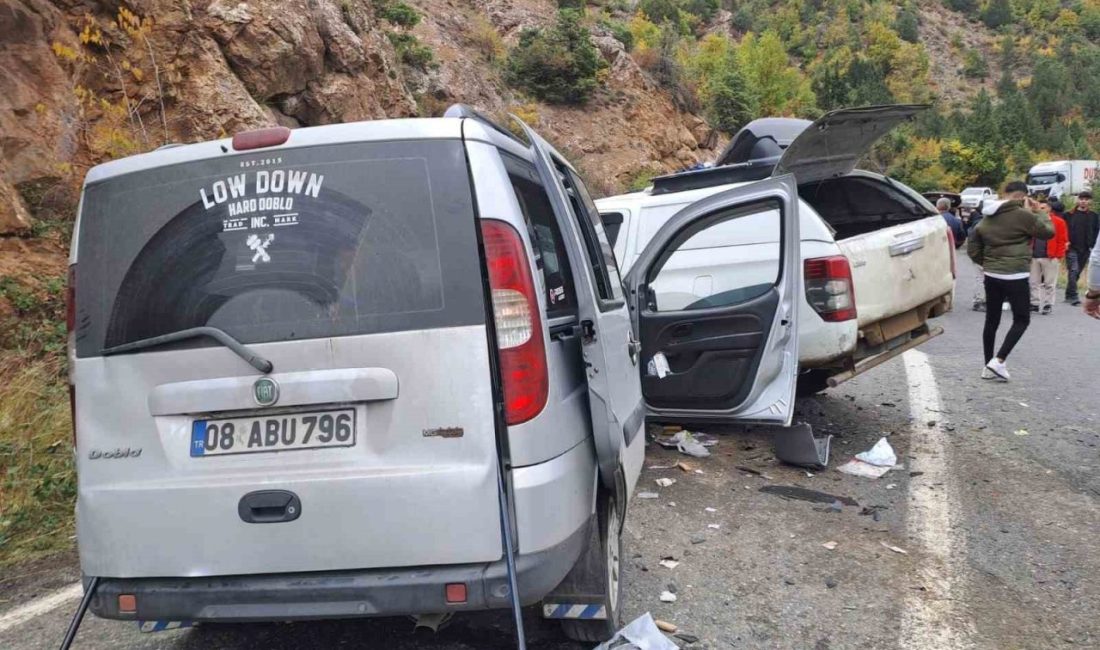 Artvin’in Şavşat ilçesinde üç aracın karıştığı trafik kazasında yaralanan 24