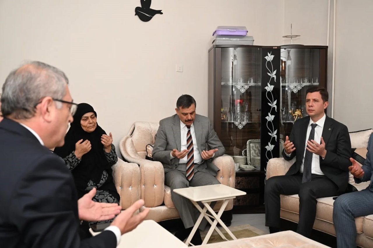 Erzurum Valisi Mustafa Çiftçi, şehit Muhammed Ferdi Güntekin’in annesine vefa