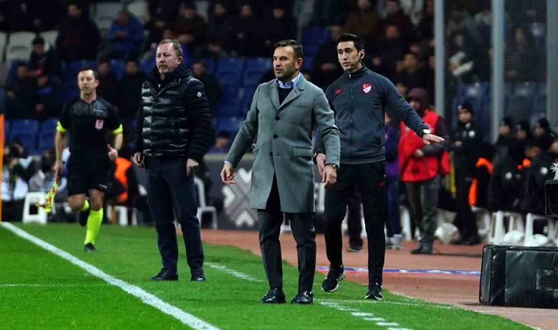 Beşiktaş Teknik Direktörü Sergen Yalçın ile Galatasaray Teknik Direktörü Okan