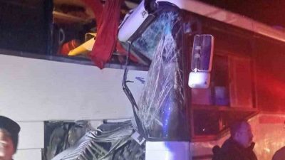 Sinop-Samsun karayolunda servis otobüsünün yolcu otobüsüne arkadan çarpması sonucu meydana