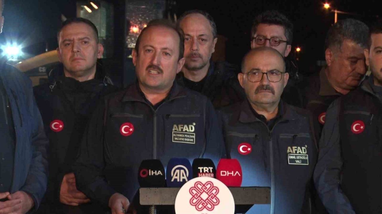 Balıkesir’in Sındırgı ilçesindeki 6.1 büyüklüğündeki depremin ardından artçı sarsıntılar sürüyor.