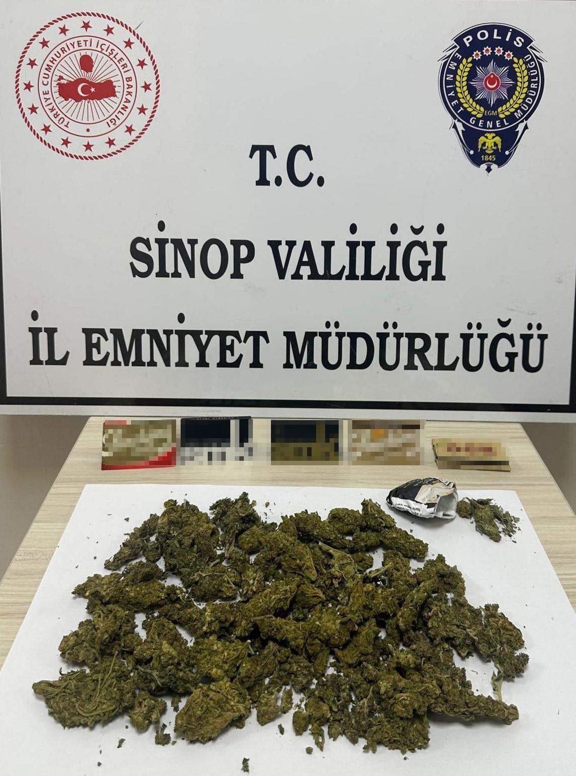 Sinop’ta polis ekiplerince düzenlenen uyuşturucu operasyonunda skunk ve metamfetamin ele