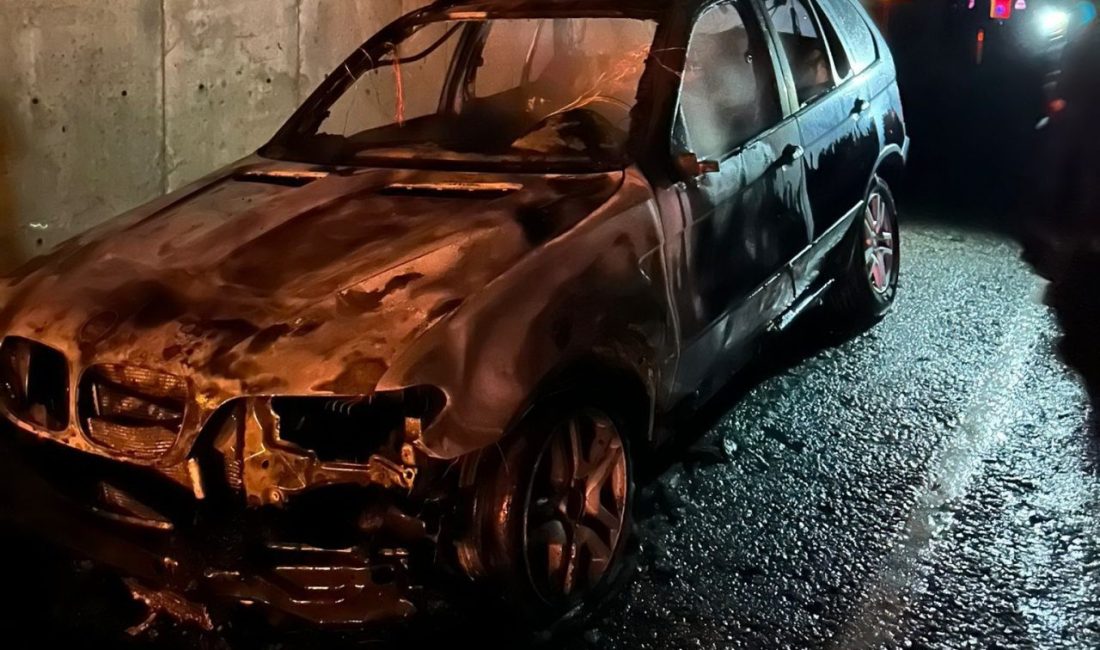 Sinop’un Türkeli ilçesinde yabancı plakalı bir cip, çıkan yangın sonucu