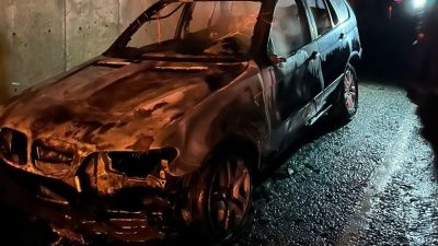 Sinop’un Türkeli ilçesinde yabancı plakalı bir cip, çıkan yangın sonucu