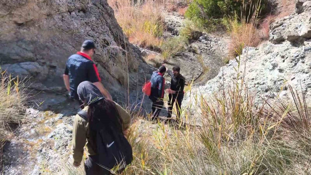 Sivas’ta kayıp olarak aranan 82 yaşındaki Alzheimer hastası, köyüne yaklaşık